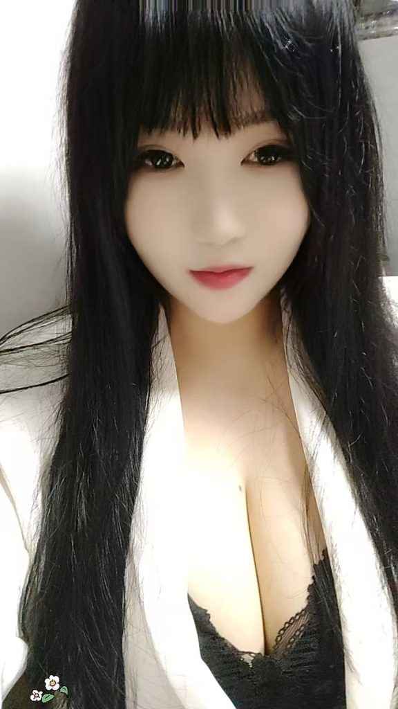 白云去约会F型的芳芳